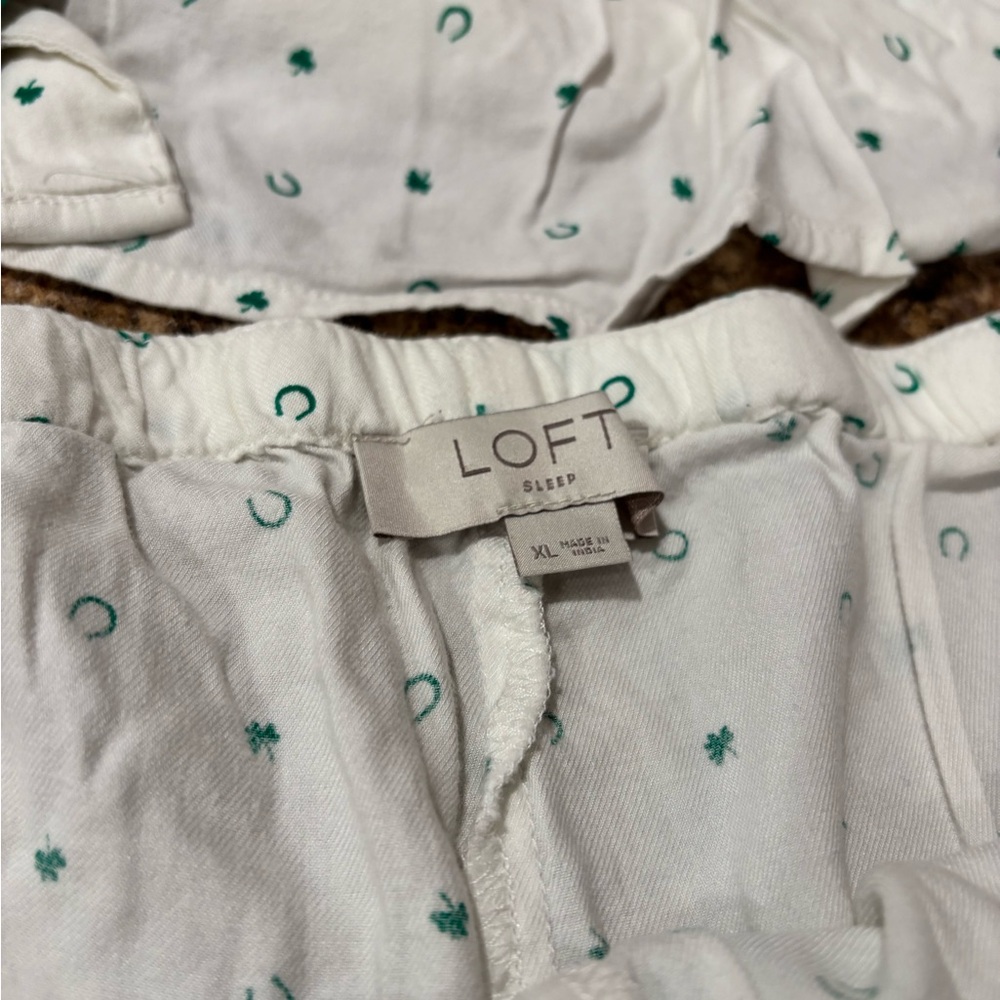 LOFT Women’s XL White and Green 🍀Patterned Bottoms